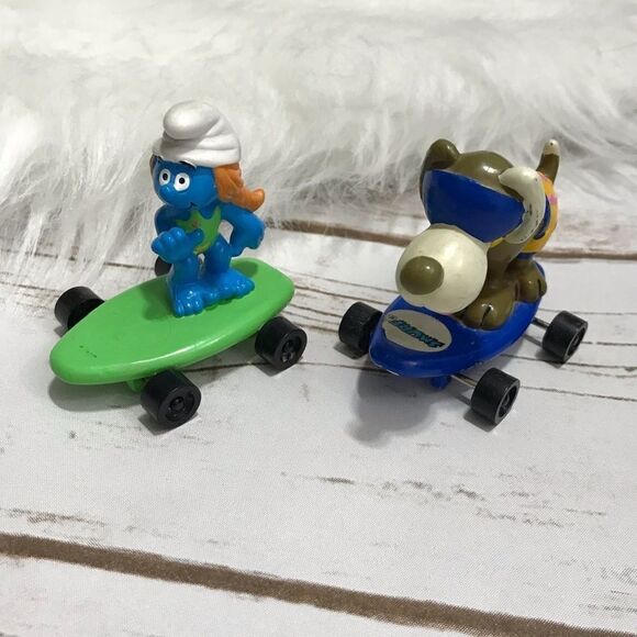 D Smurfs Sassette Vintage Riding Skateboards - Picture 1 of 11